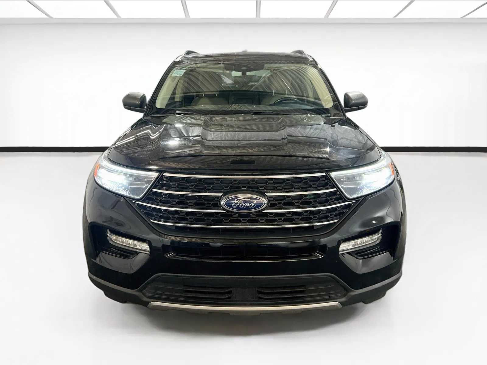 Ford Explorer photo 2