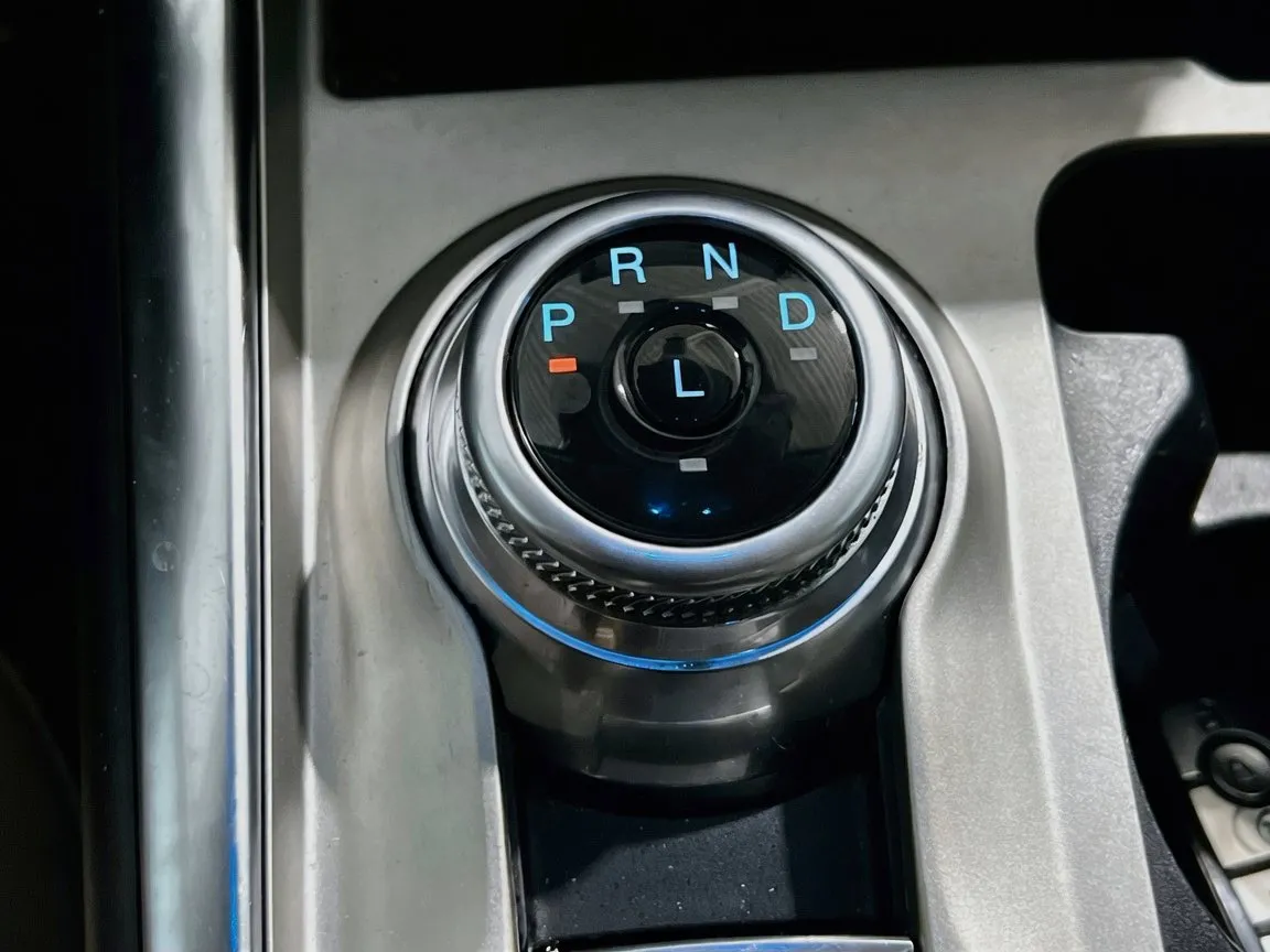 Ford Explorer photo 12