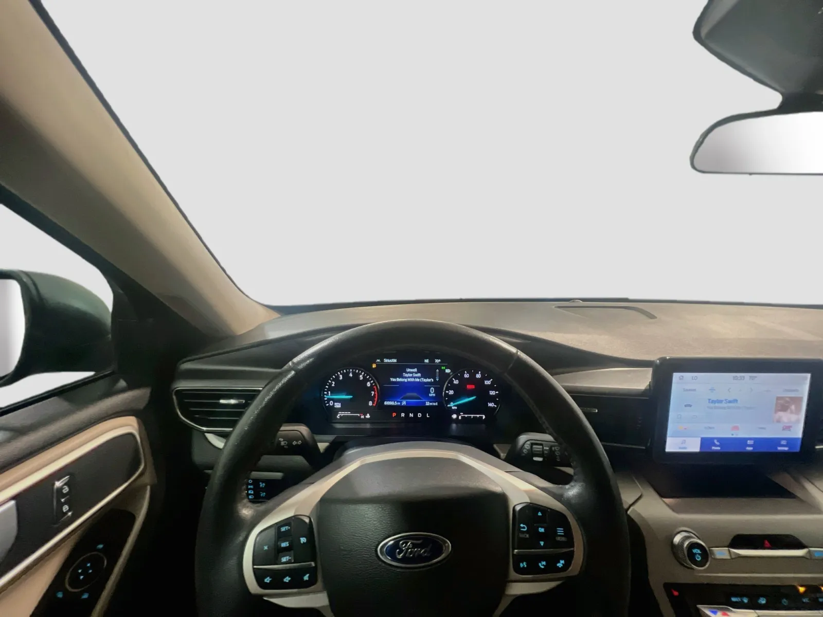 Ford Explorer photo 7