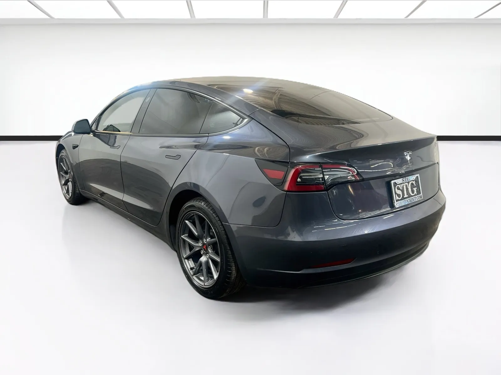 Tesla Model 3 photo 6