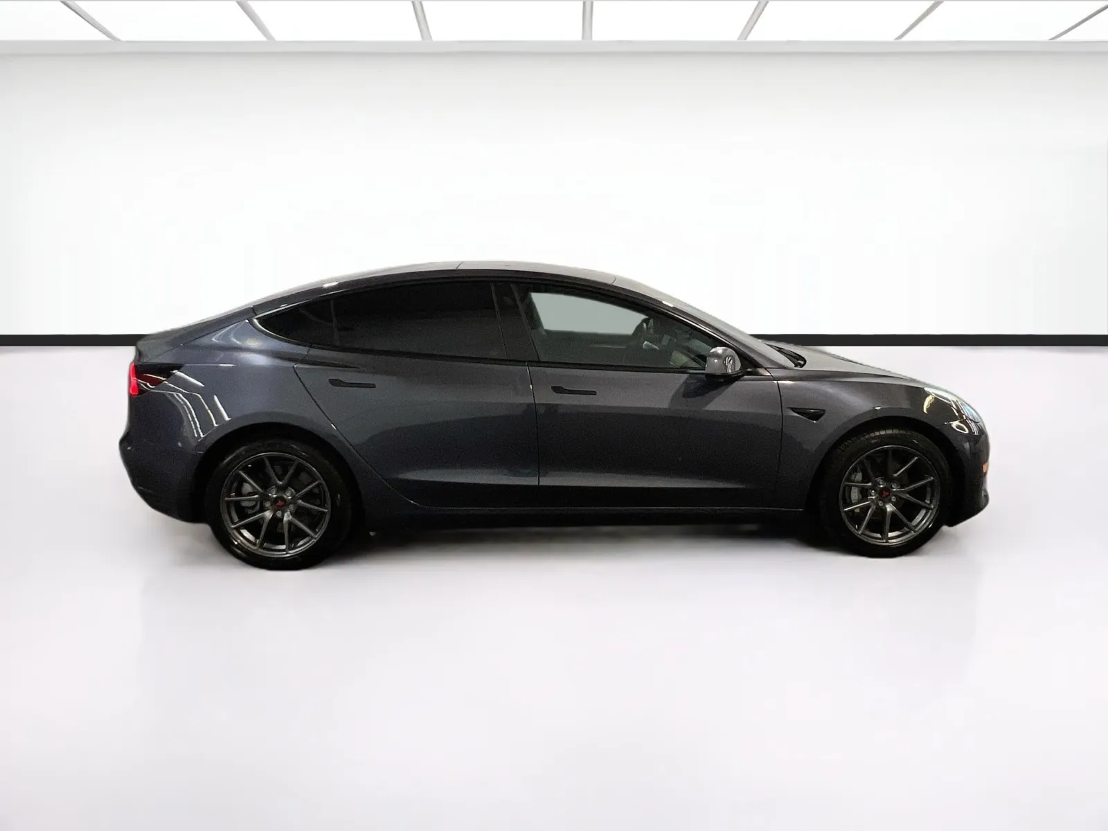 Tesla Model 3 photo 23