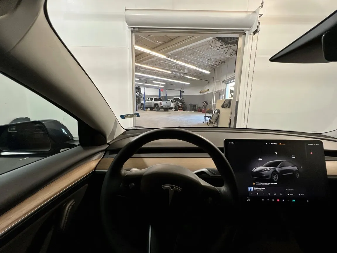 Tesla Model 3 photo 7