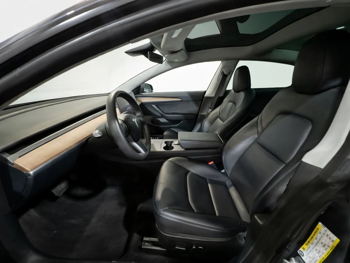 Tesla Model 3 photo 15