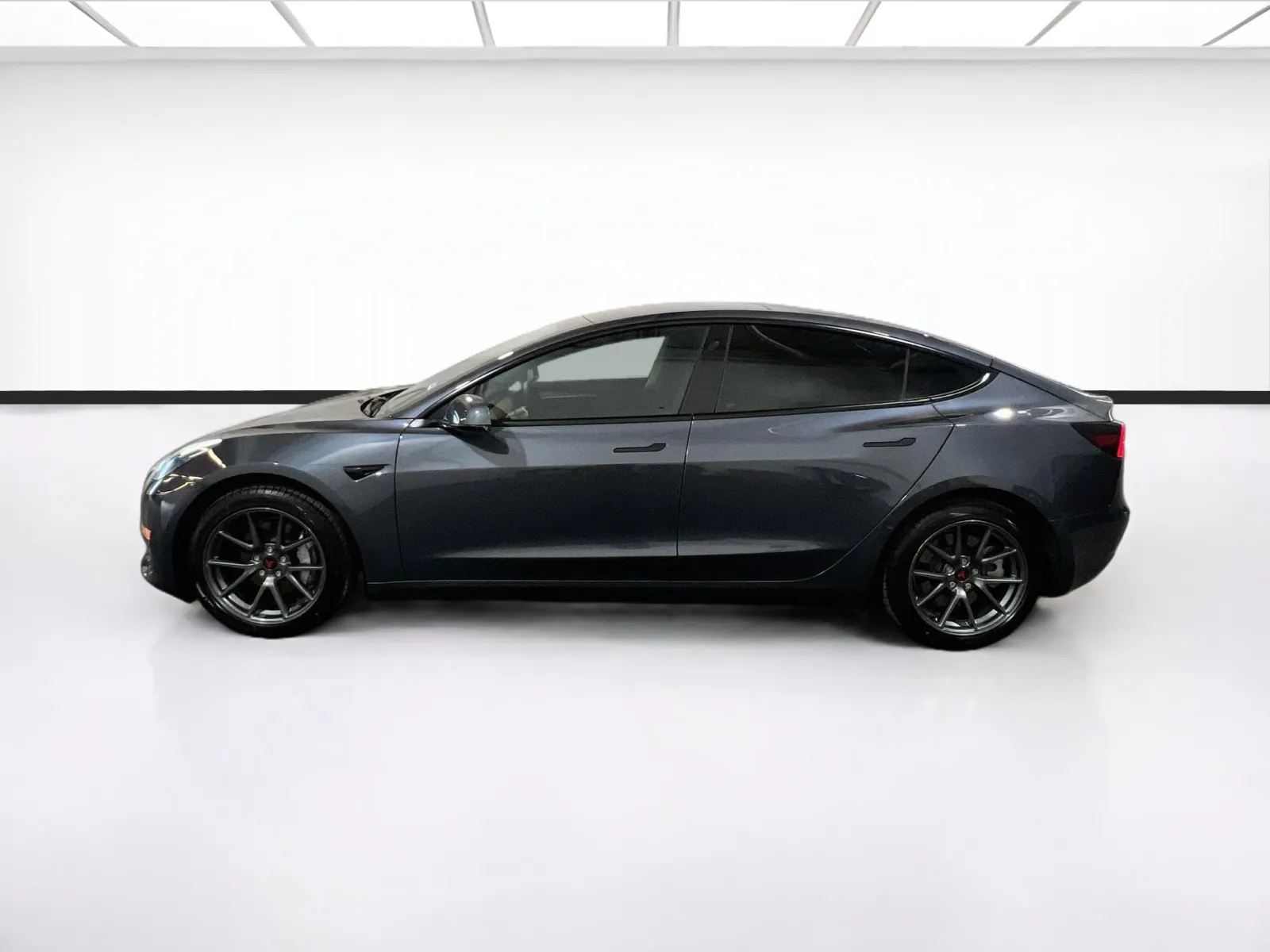 Tesla Model 3 photo 22