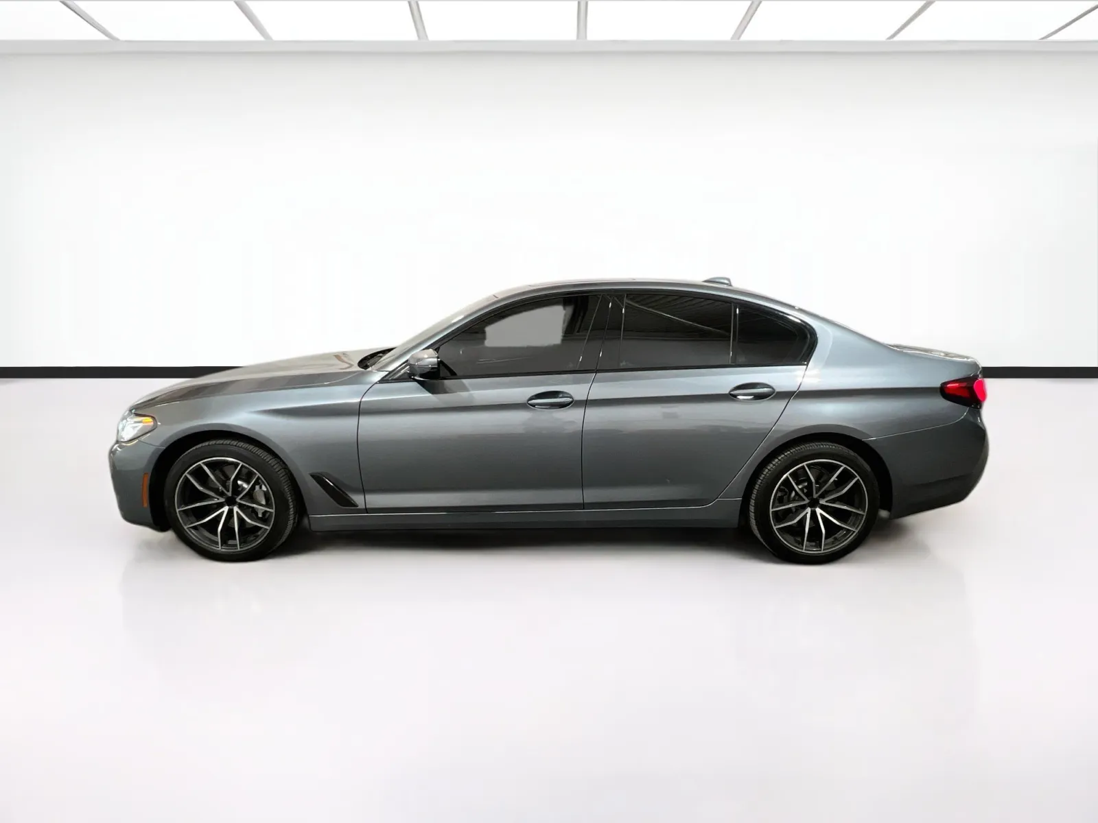 BMW 5 Series photo 24