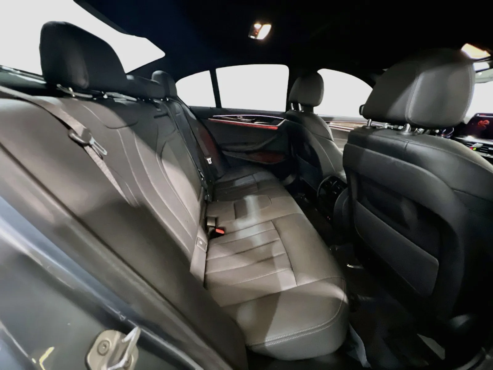 BMW 5 Series photo 21