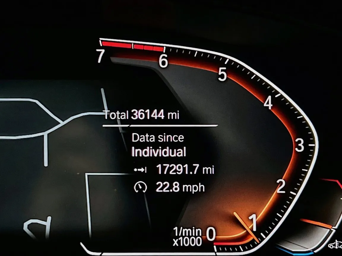 BMW 5 Series photo 8
