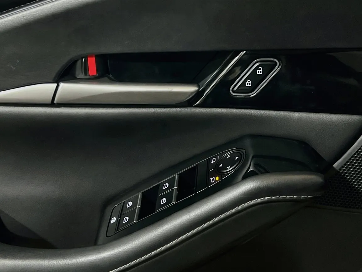 Mazda CX-30 photo 13