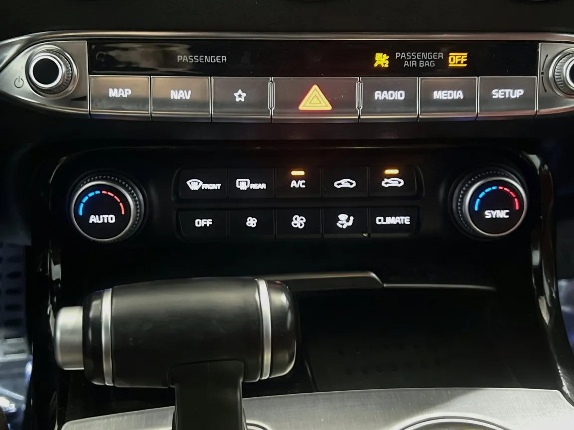 Kia Stinger photo 12