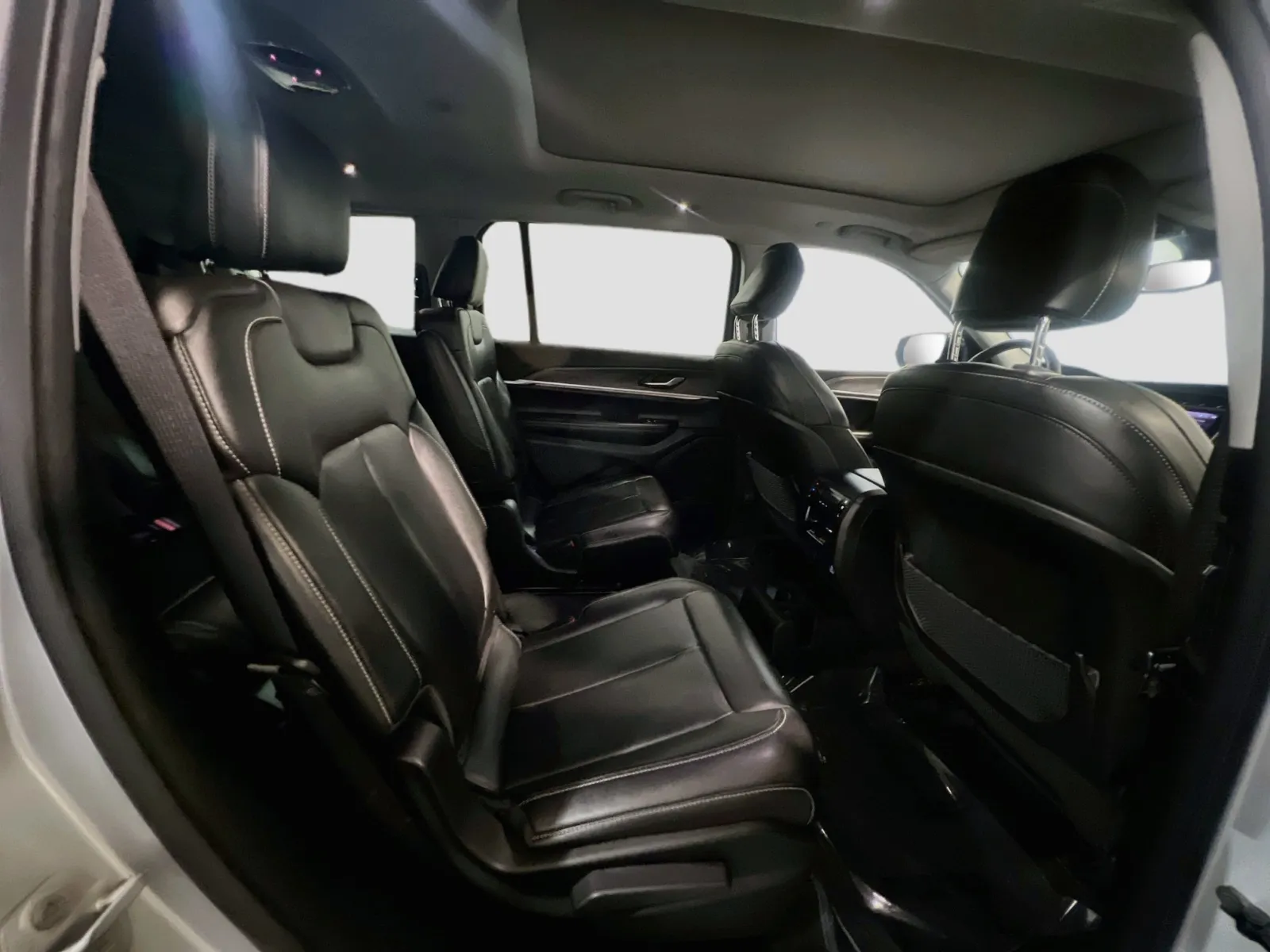Jeep Grand Cherokee L photo 21