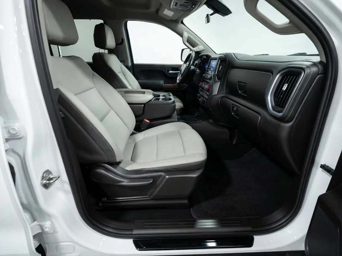 Chevrolet Silverado photo 19