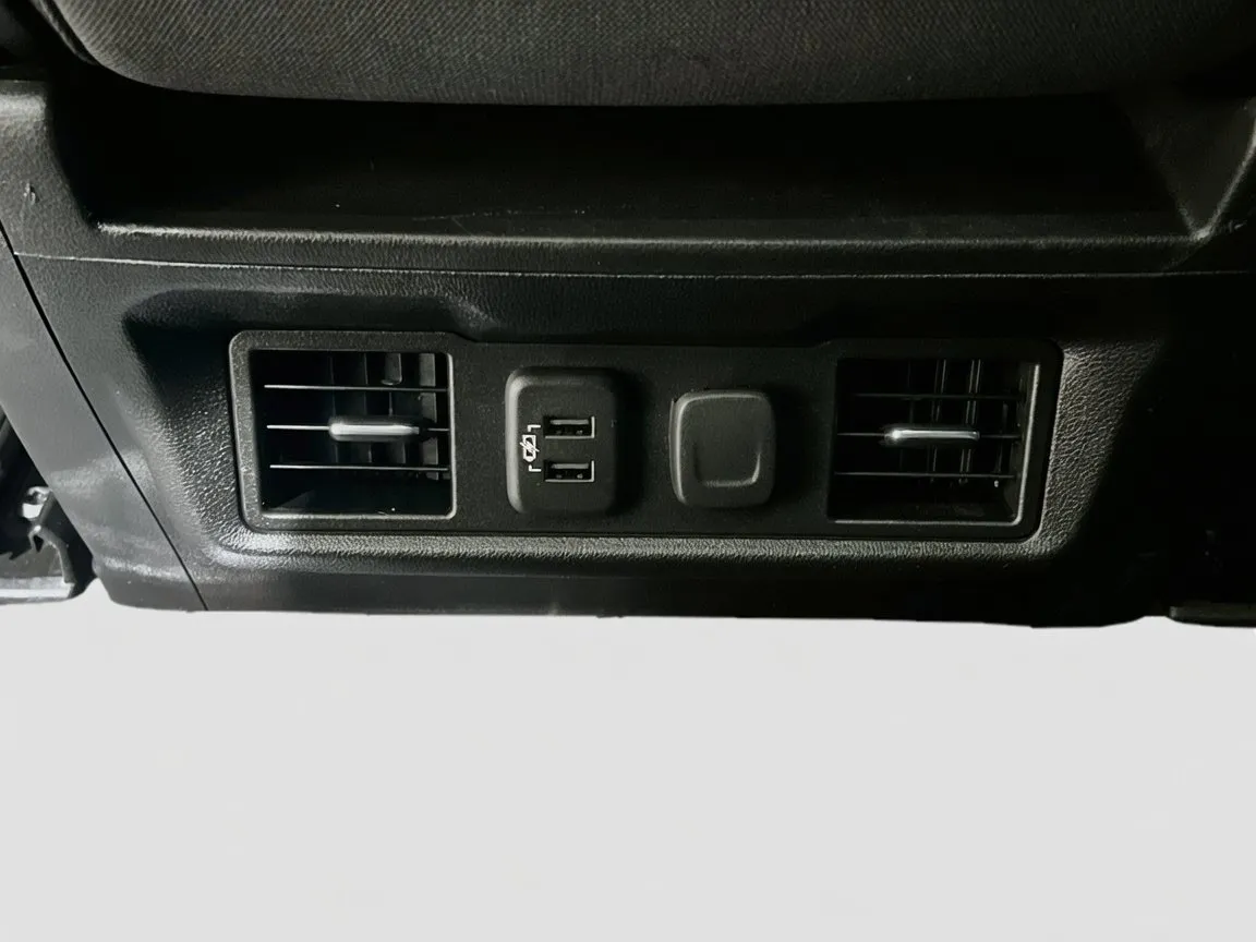 Chevrolet Silverado photo 17