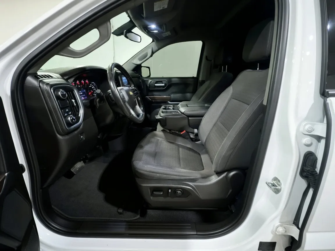 Chevrolet Silverado photo 14