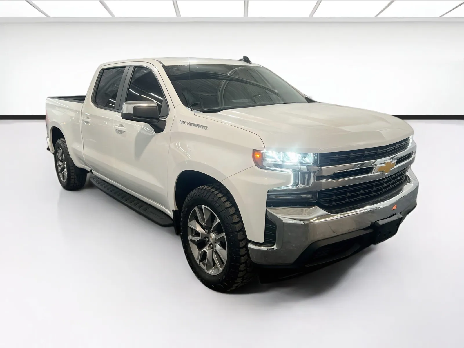 Chevrolet Silverado photo 3