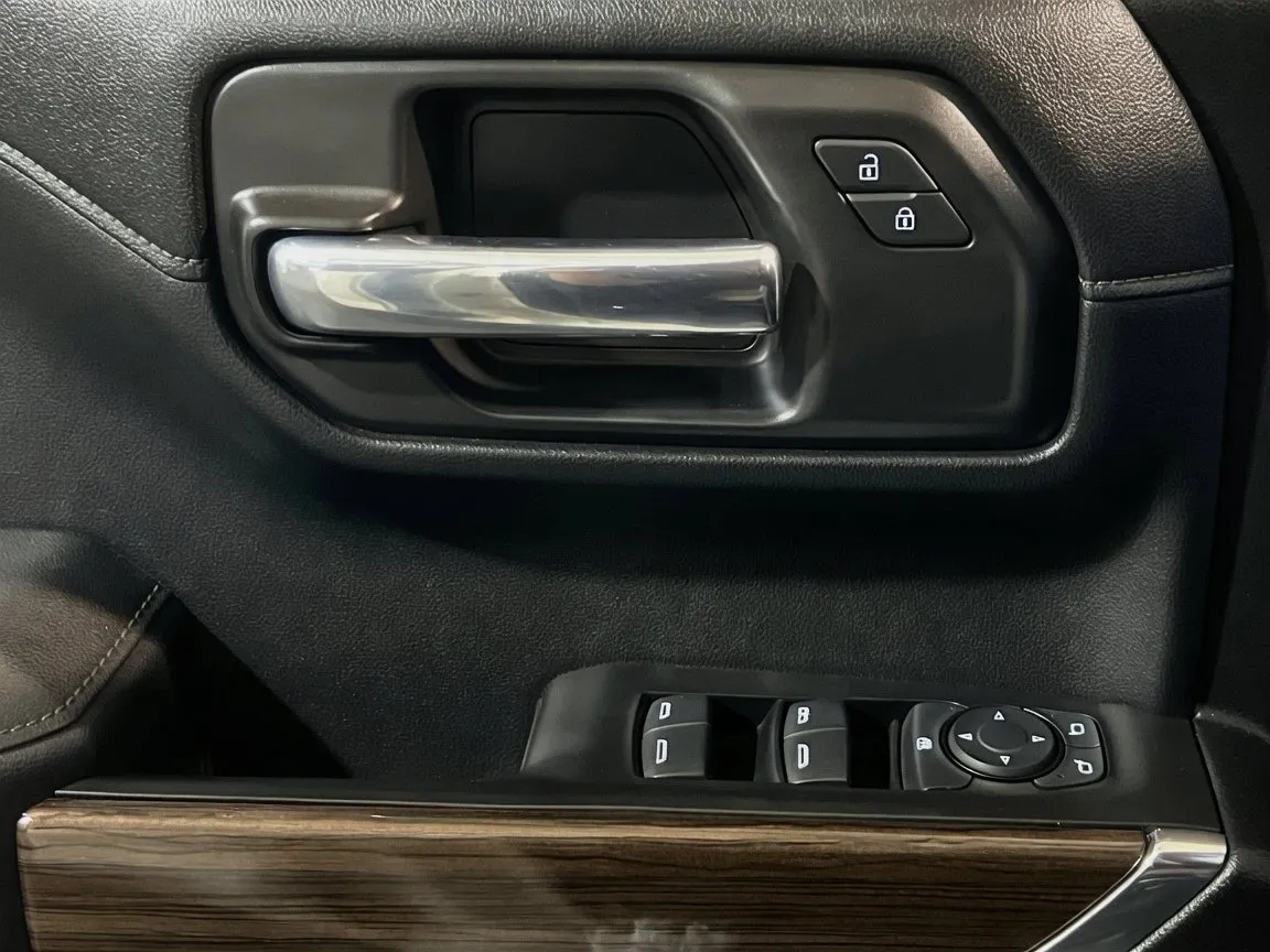 Chevrolet Silverado photo 13