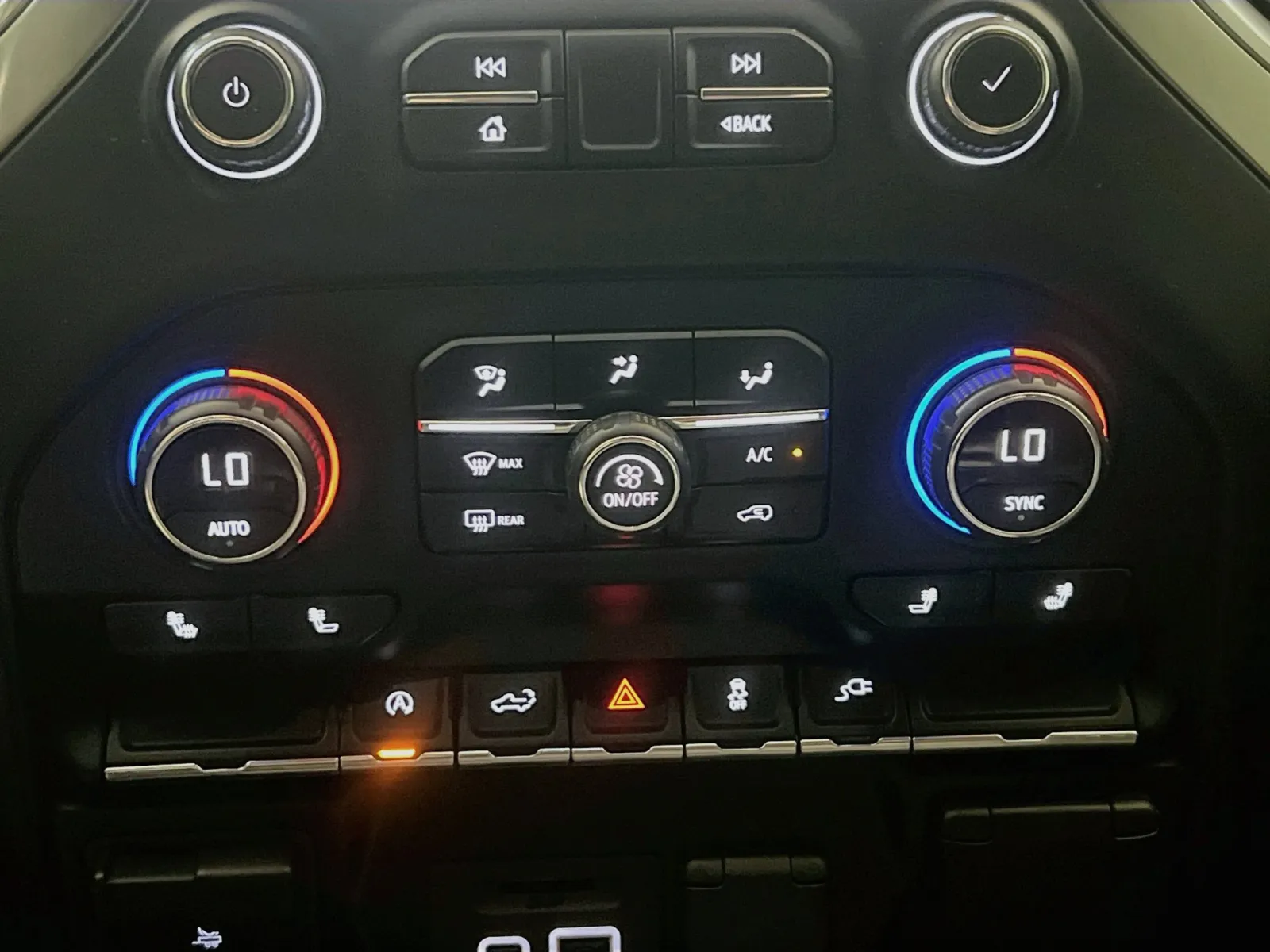 Chevrolet Silverado photo 11