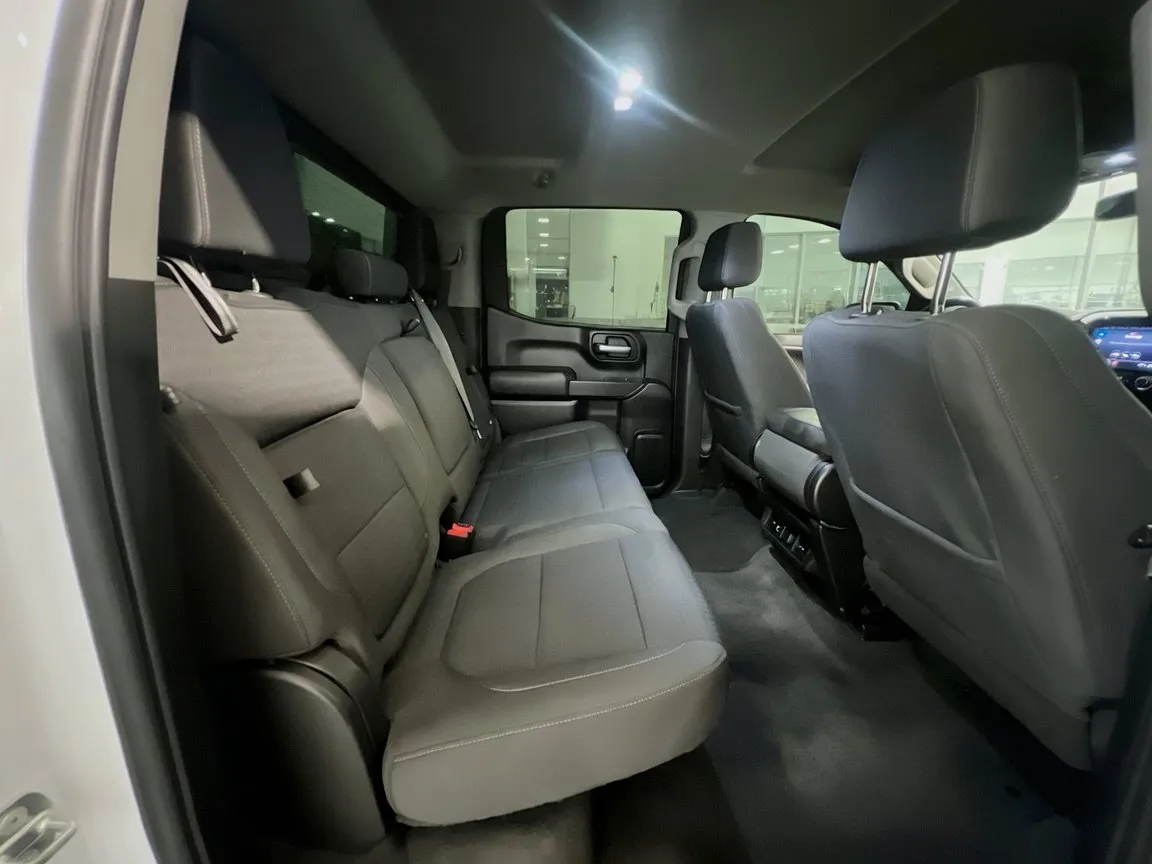 Chevrolet Silverado photo 18