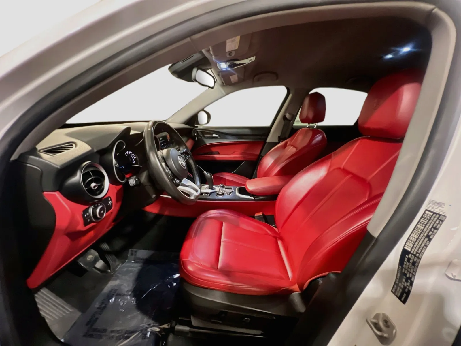 Alfa Romeo Stelvio photo 14