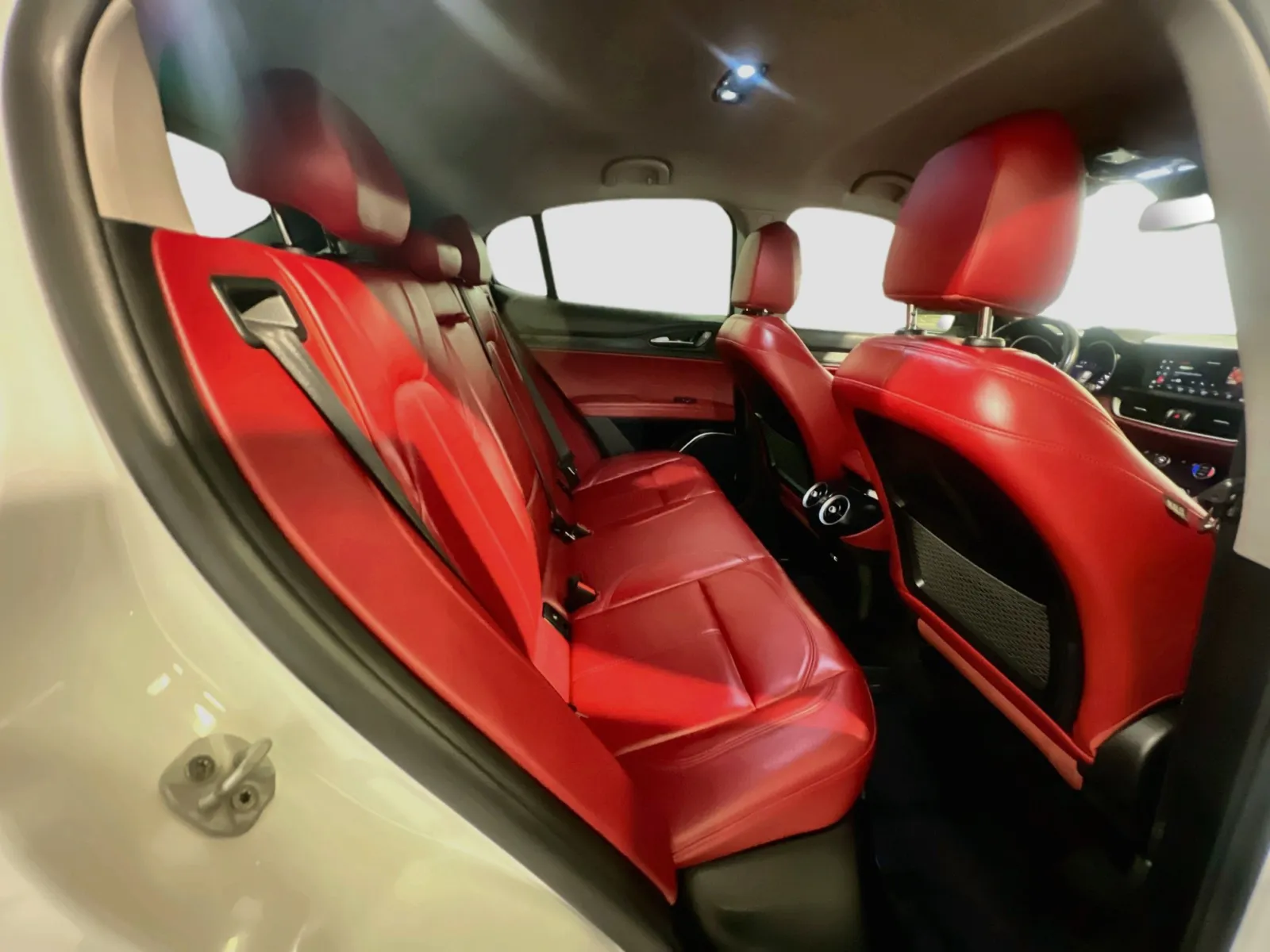 Alfa Romeo Stelvio photo 19