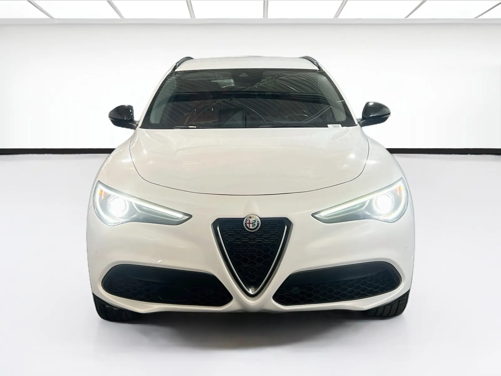 Alfa Romeo Stelvio photo 2