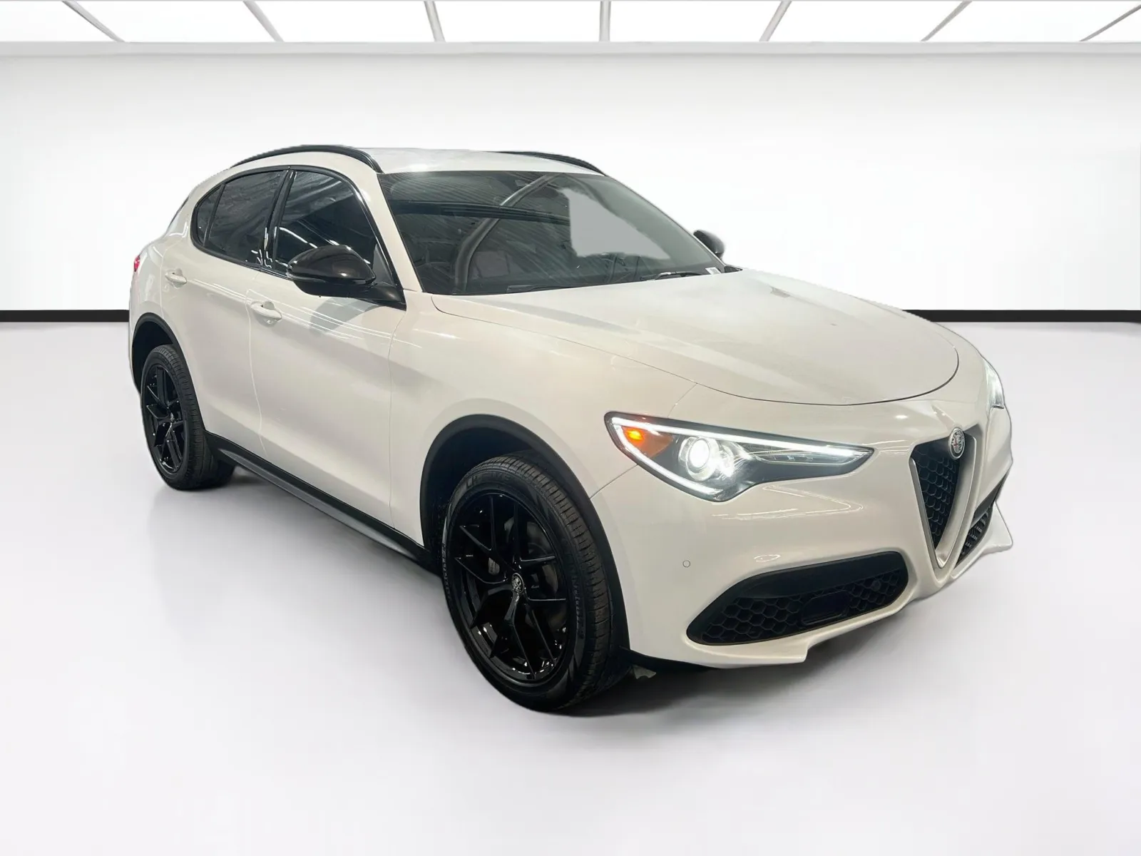 Alfa Romeo Stelvio photo 3