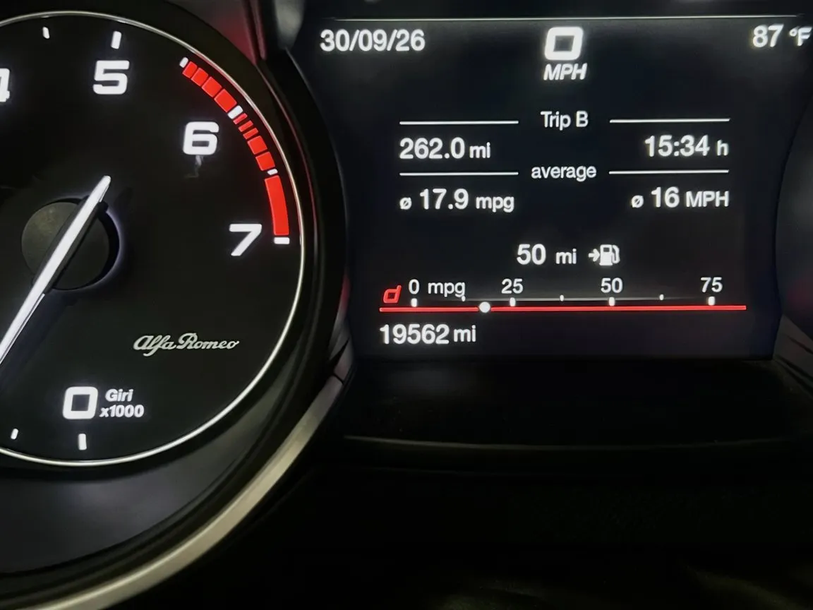 Alfa Romeo Stelvio photo 8