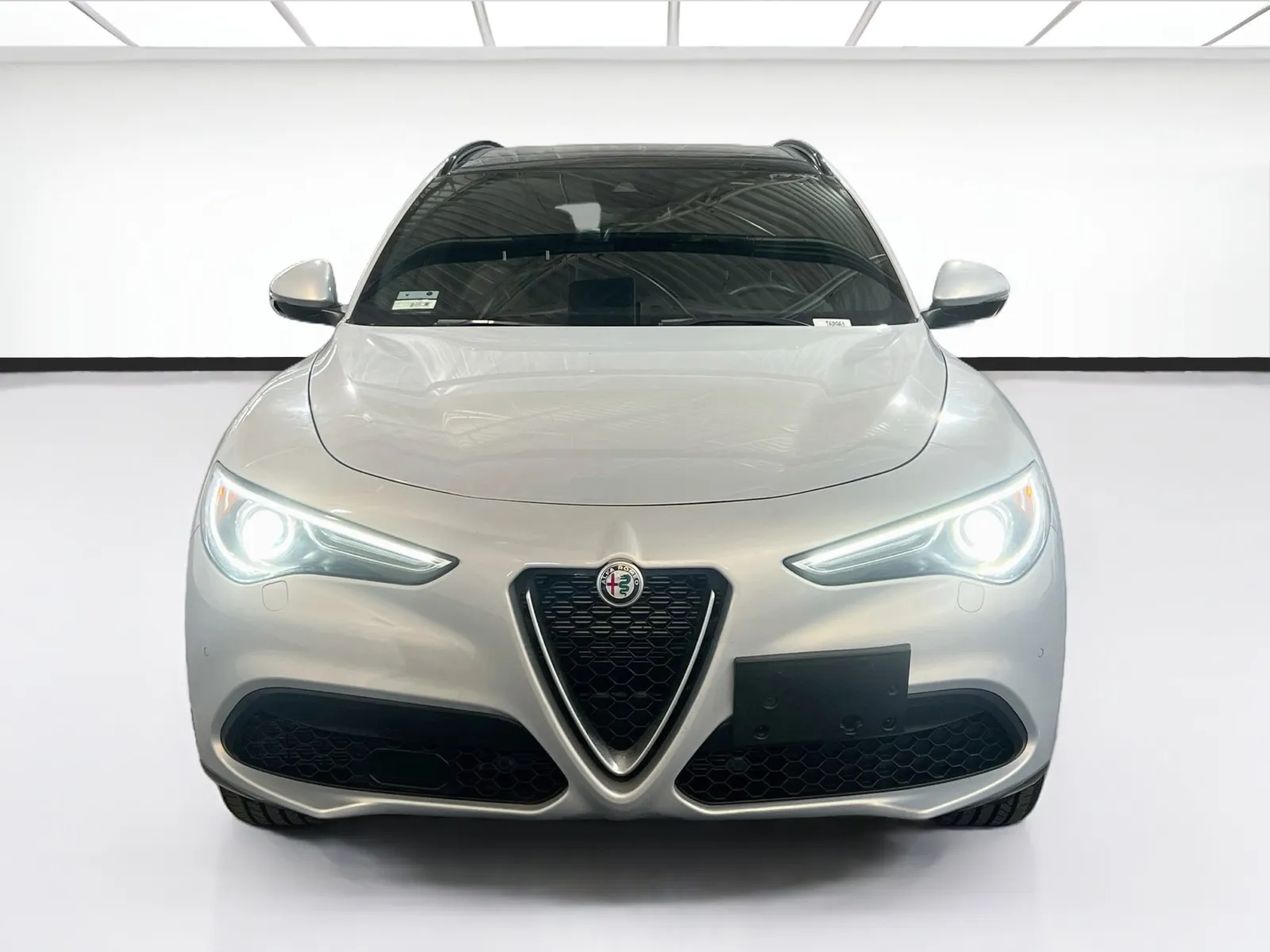 Alfa Romeo Stelvio photo 2
