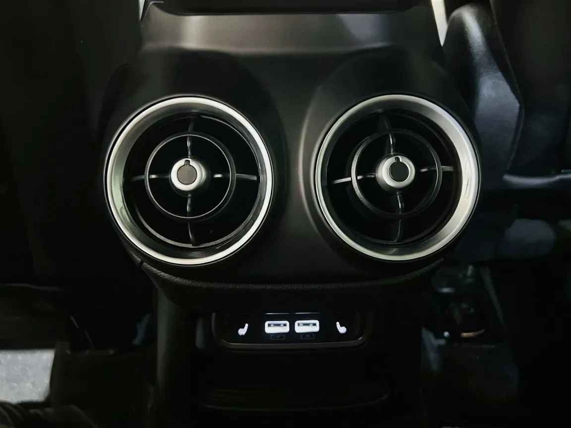 Alfa Romeo Stelvio photo 20