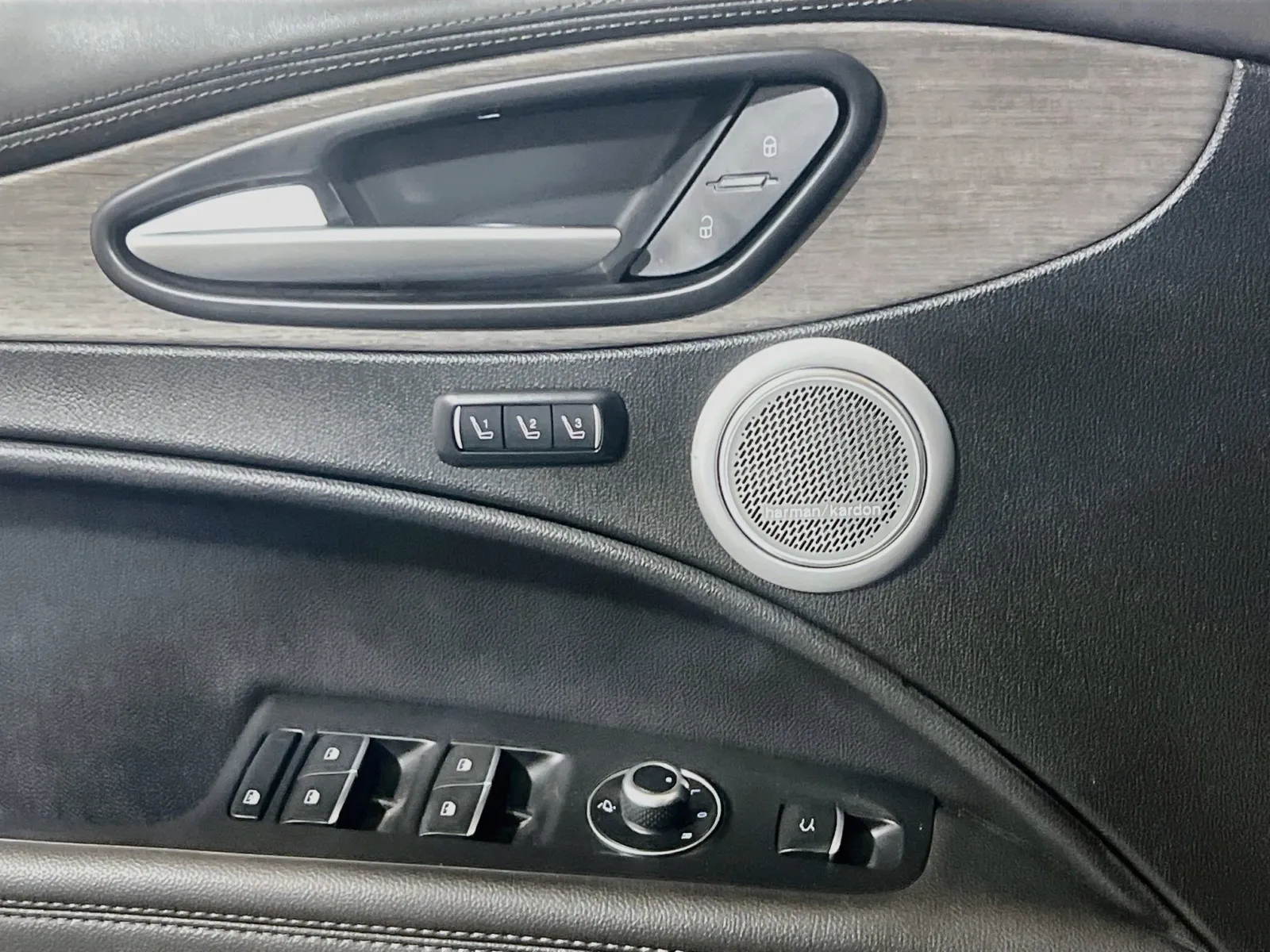 Alfa Romeo Stelvio photo 14