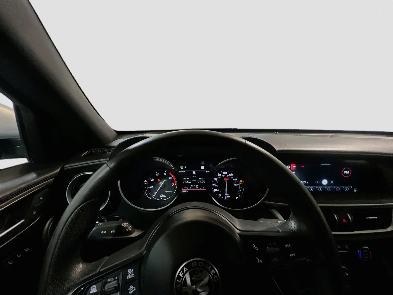 Alfa Romeo Stelvio photo 7