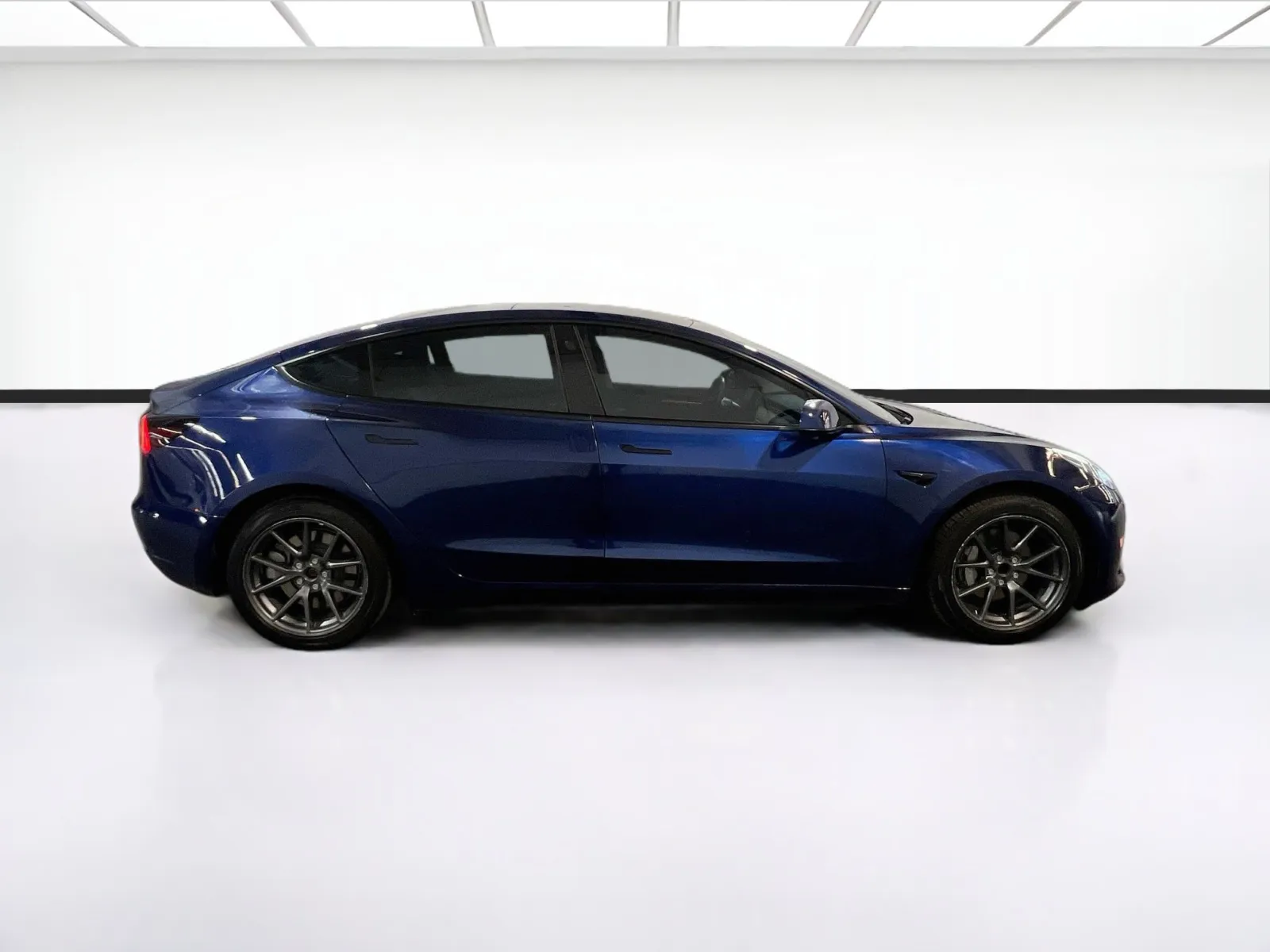 Tesla Model 3 photo 23