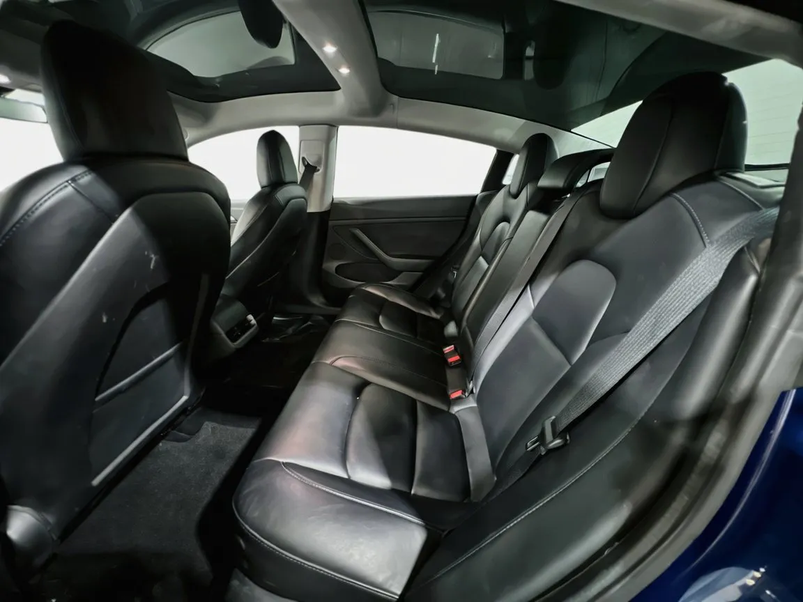 Tesla Model 3 photo 17