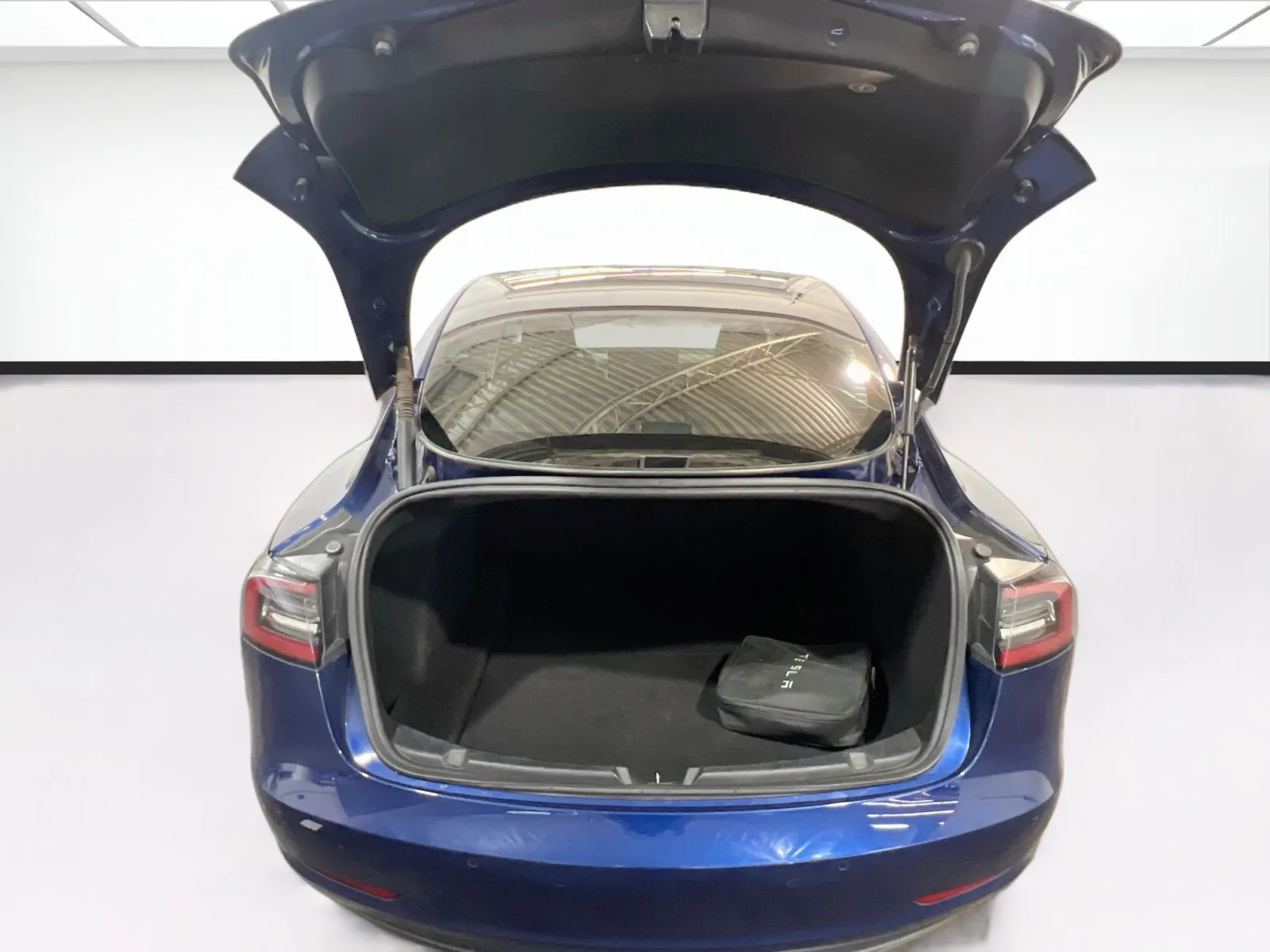 Tesla Model 3 photo 19