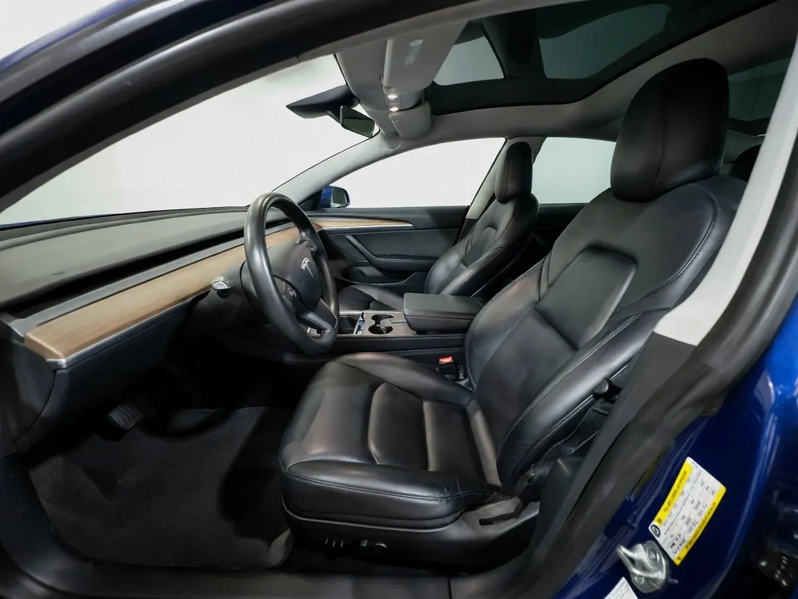 Tesla Model 3 photo 15
