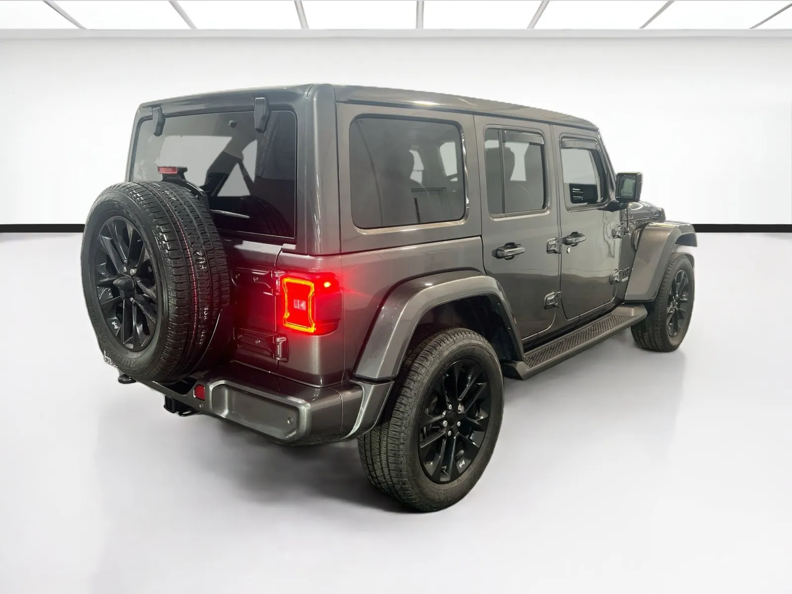 Jeep Wrangler photo 4