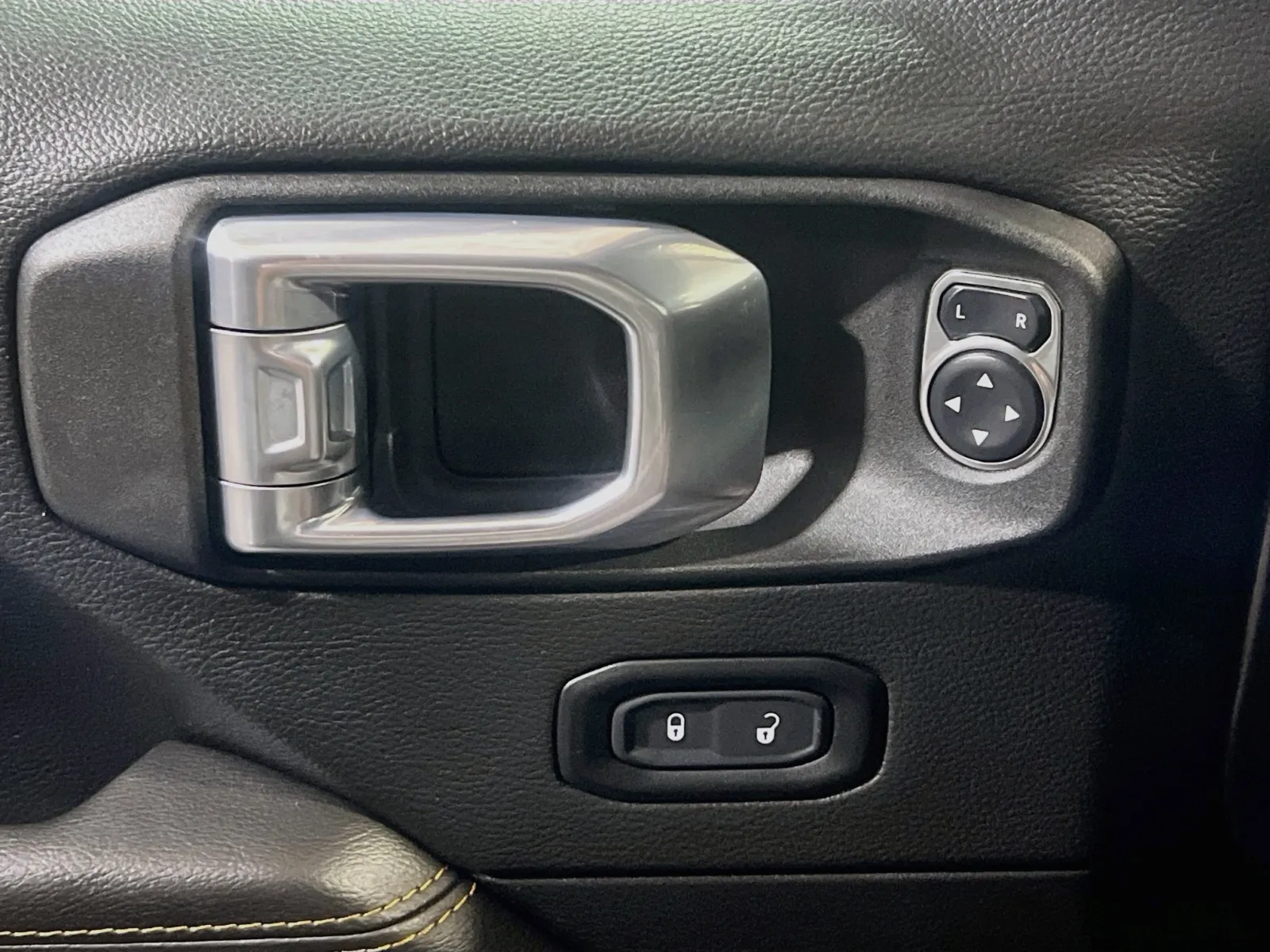 Jeep Wrangler photo 14