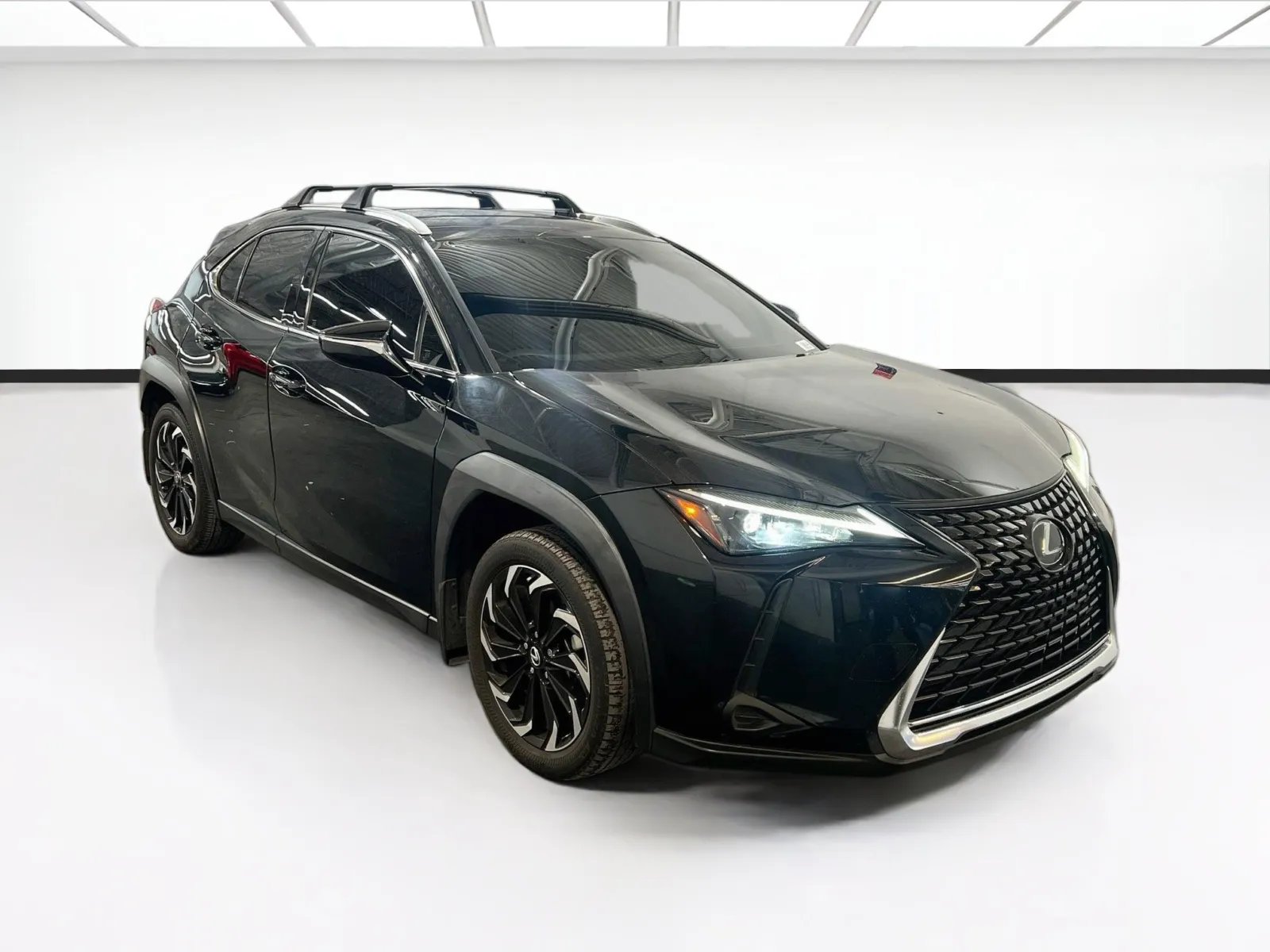 Lexus UX photo 3