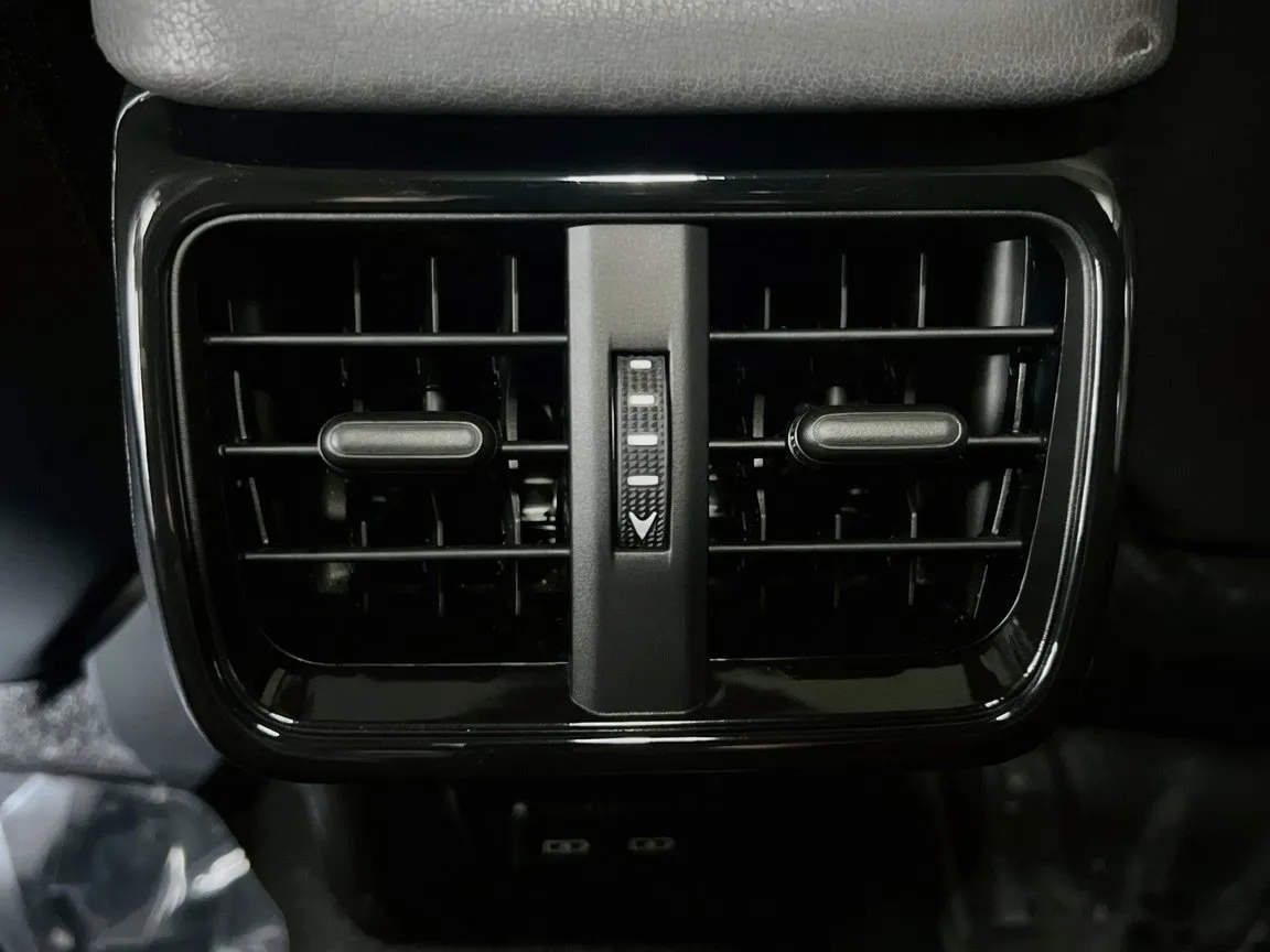 Lexus UX photo 17