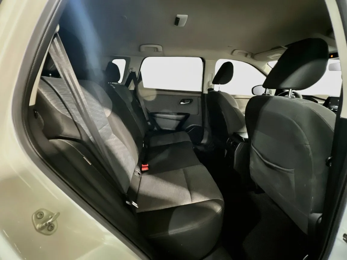 Nissan Rogue photo 19