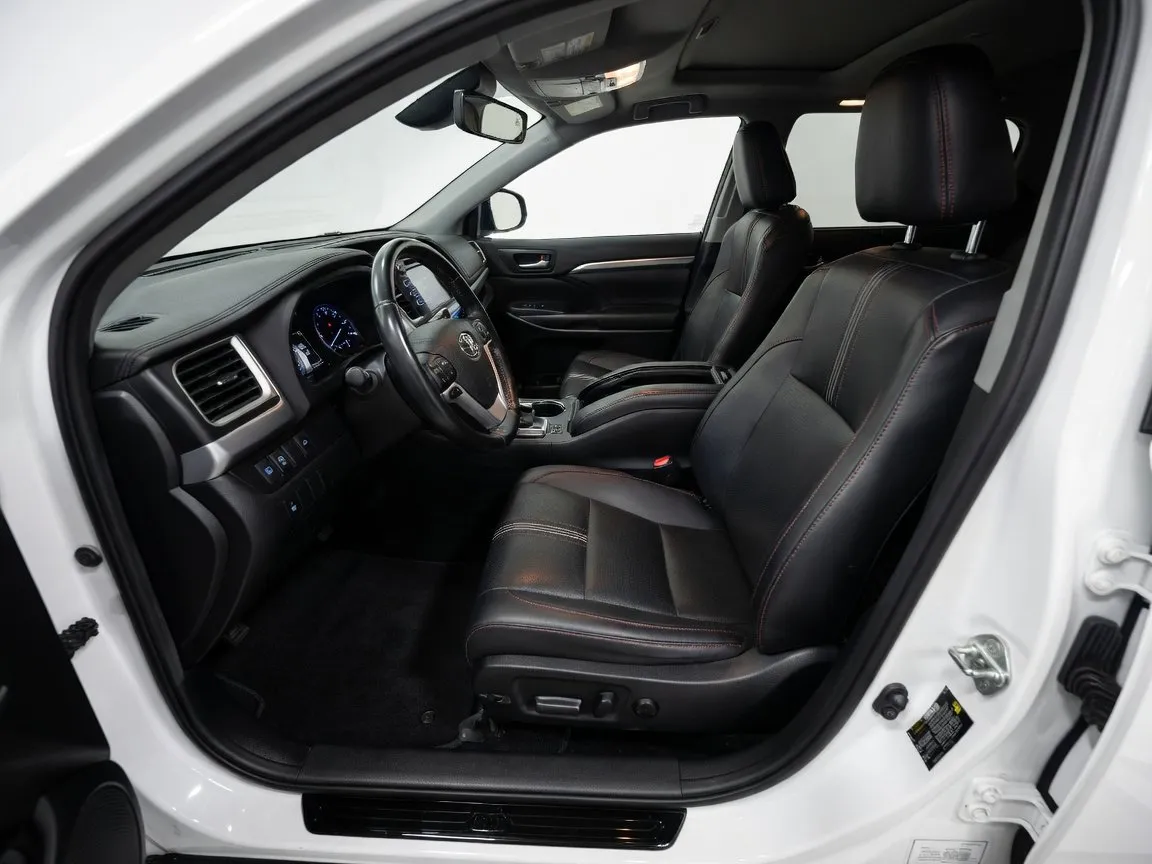 Toyota Highlander photo 14