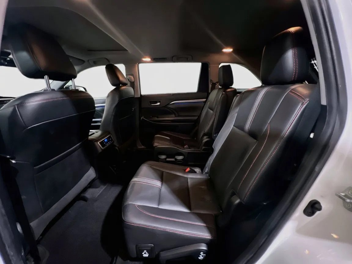 Toyota Highlander photo 17