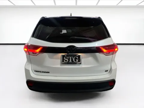 More photos of 2019 Toyota Highlander SE at STG Chandler, AZ