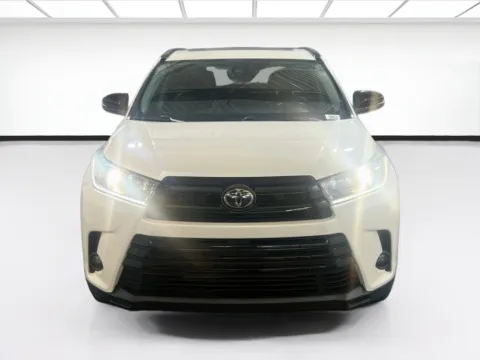Photos of 2019 Toyota Highlander SE for sale in Chandler, AZ at STG Chandler