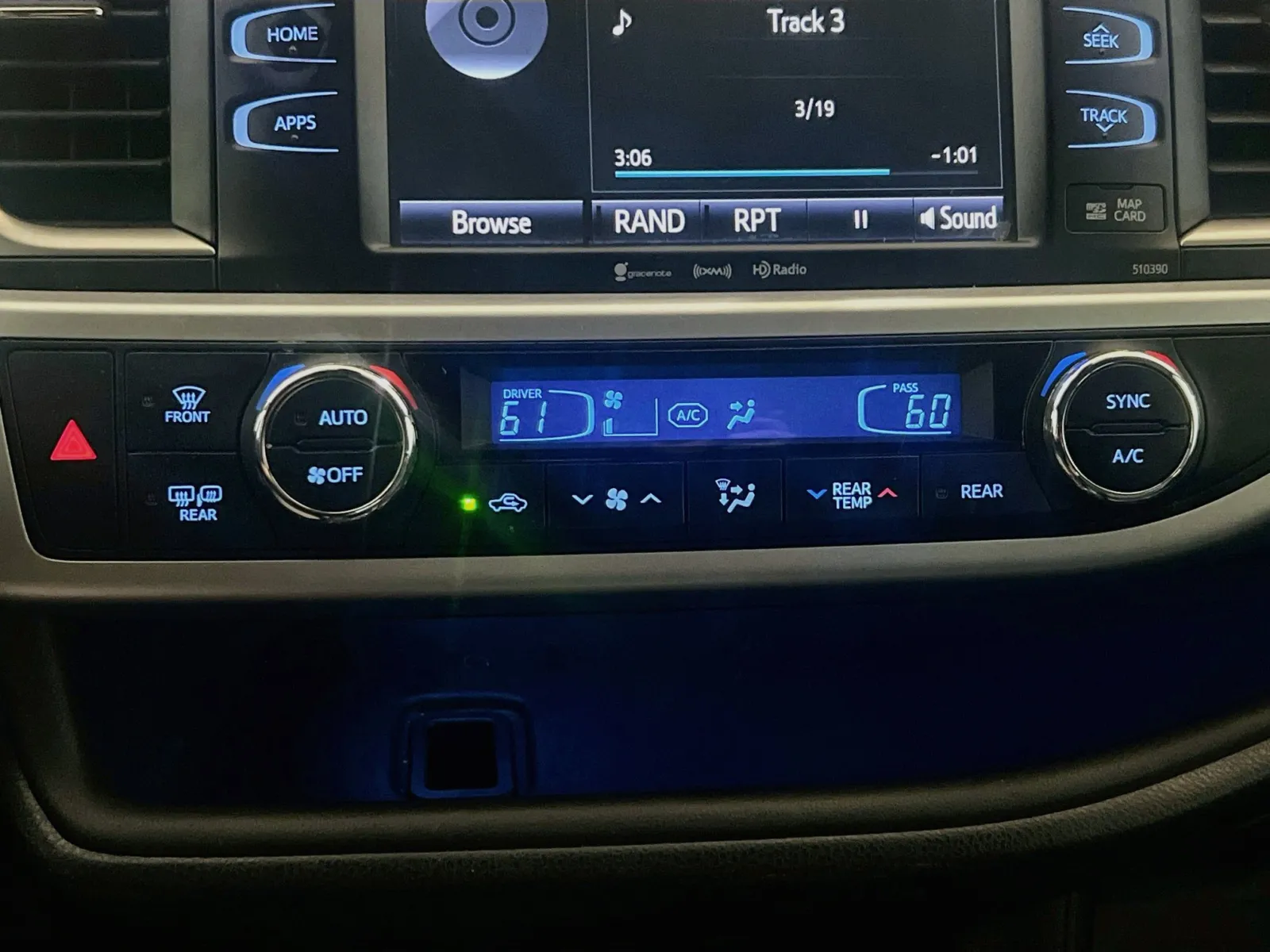 Toyota Highlander photo 11