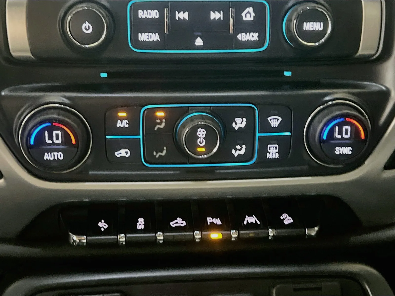 GMC Sierra photo 11