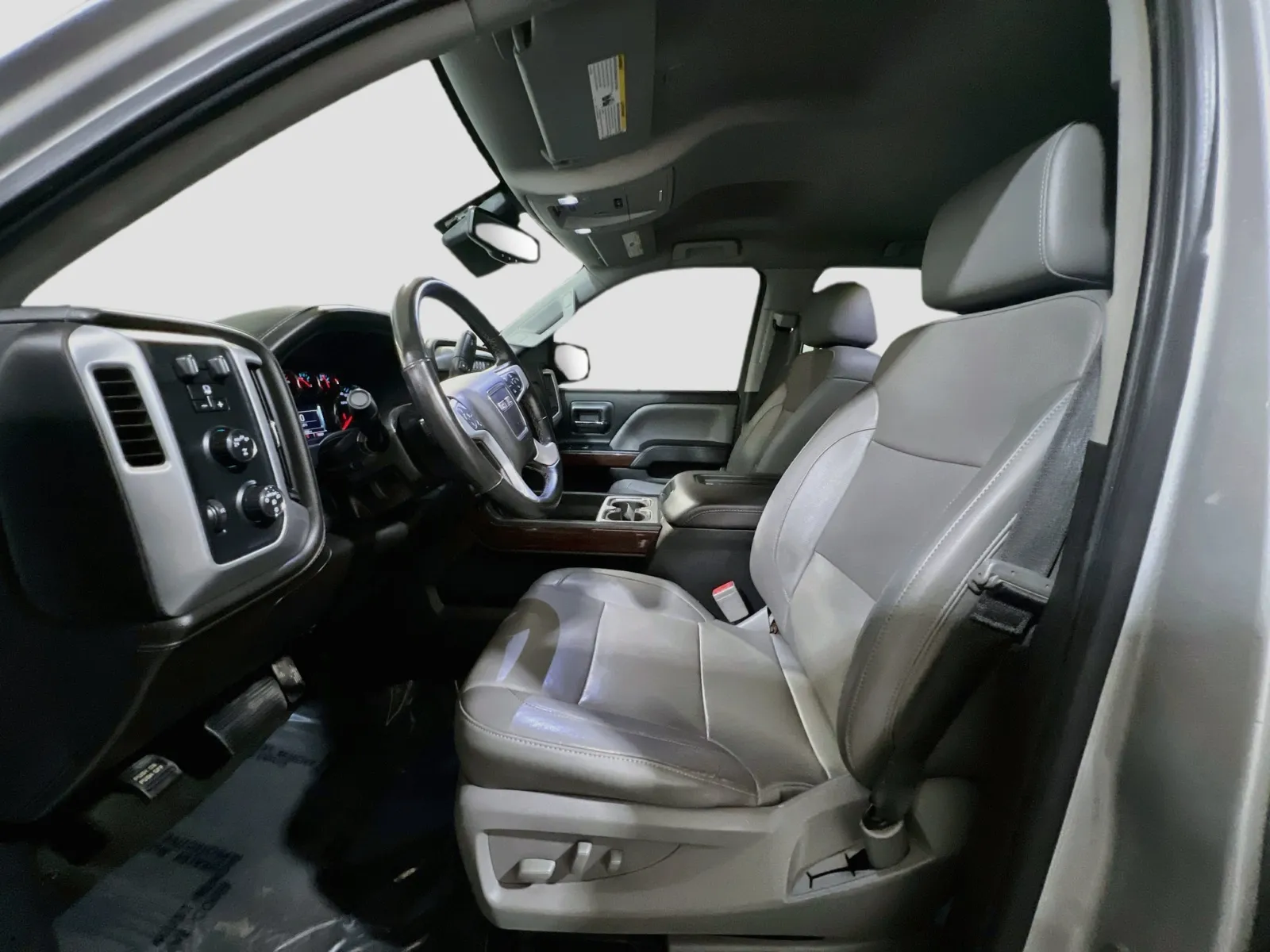 GMC Sierra photo 15
