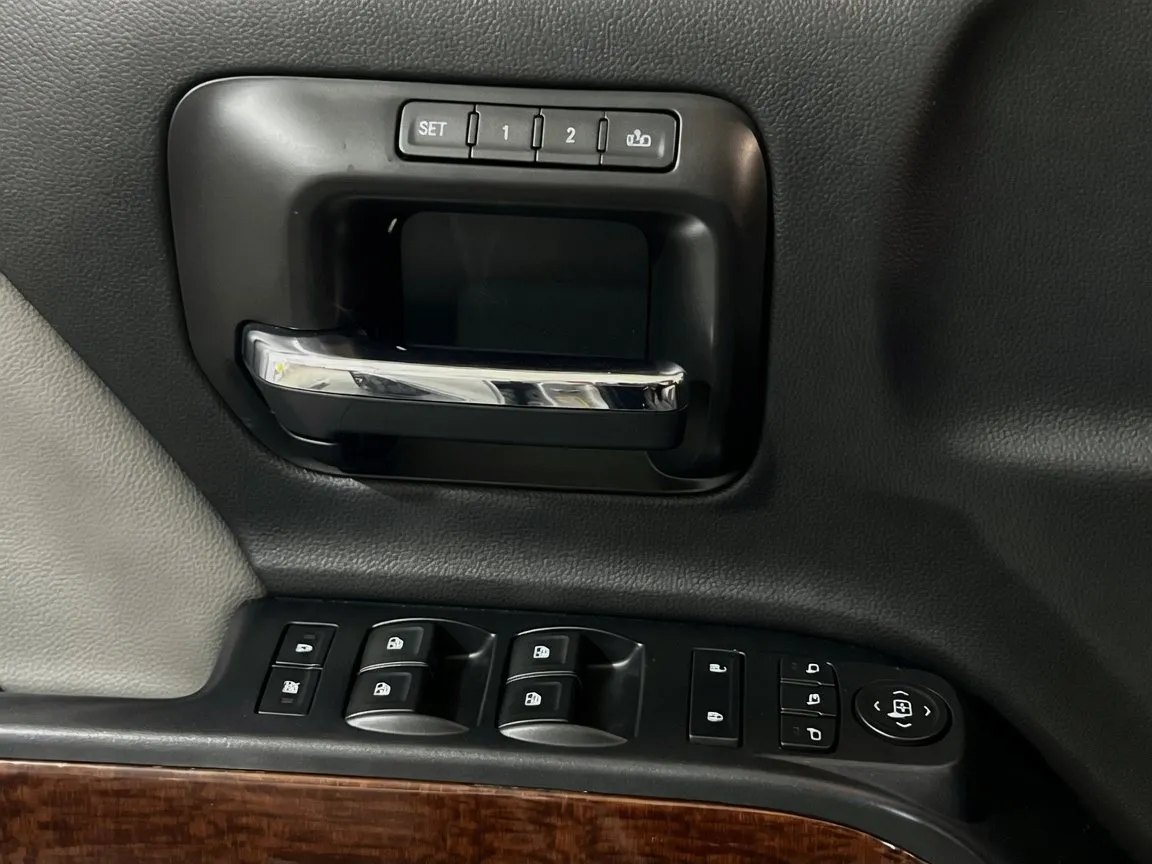 GMC Sierra photo 13