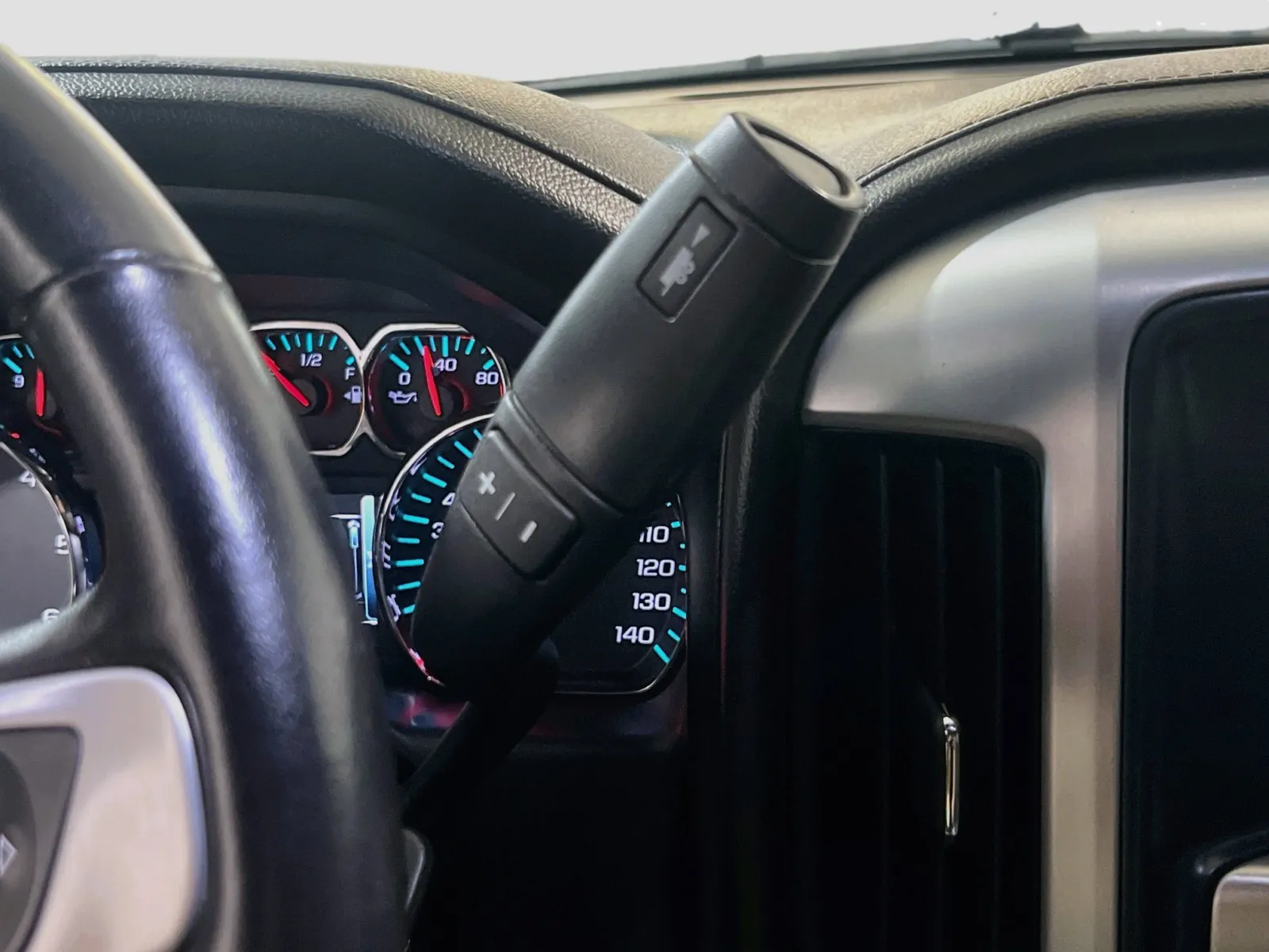 GMC Sierra photo 12