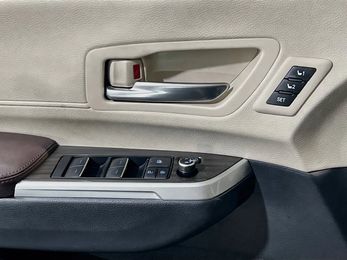 Toyota Sienna photo 14