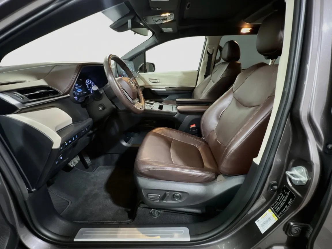 Toyota Sienna photo 15